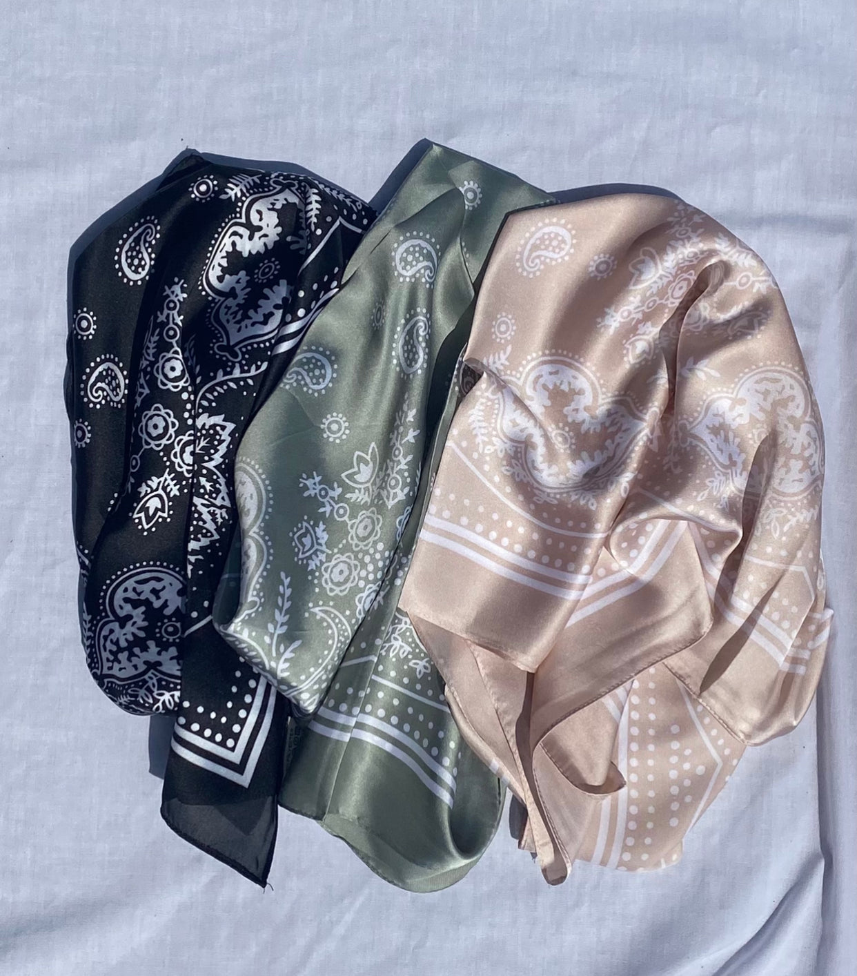Silky scarf PAISLEY black, sage, beige