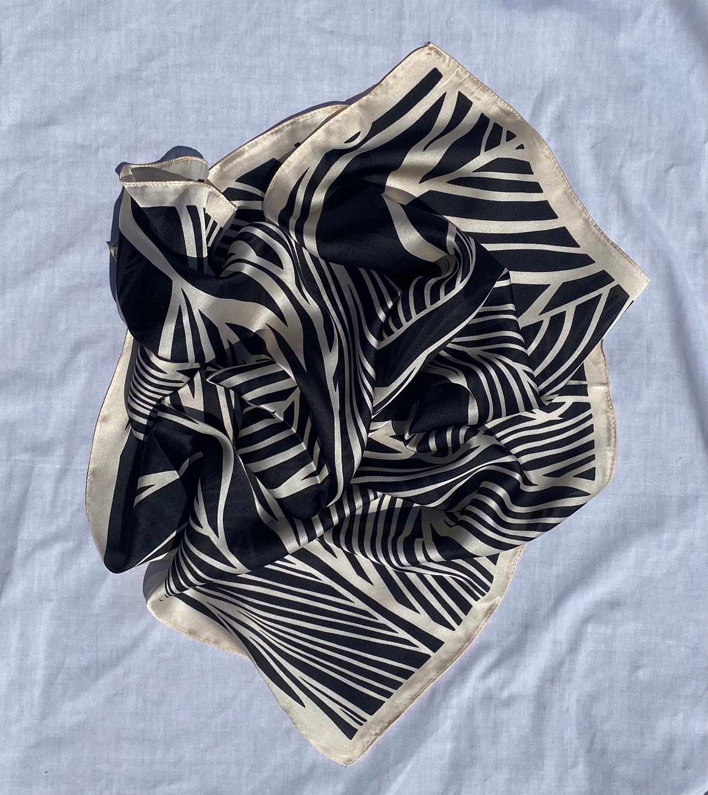 Silky scarf Onyx and Cream
