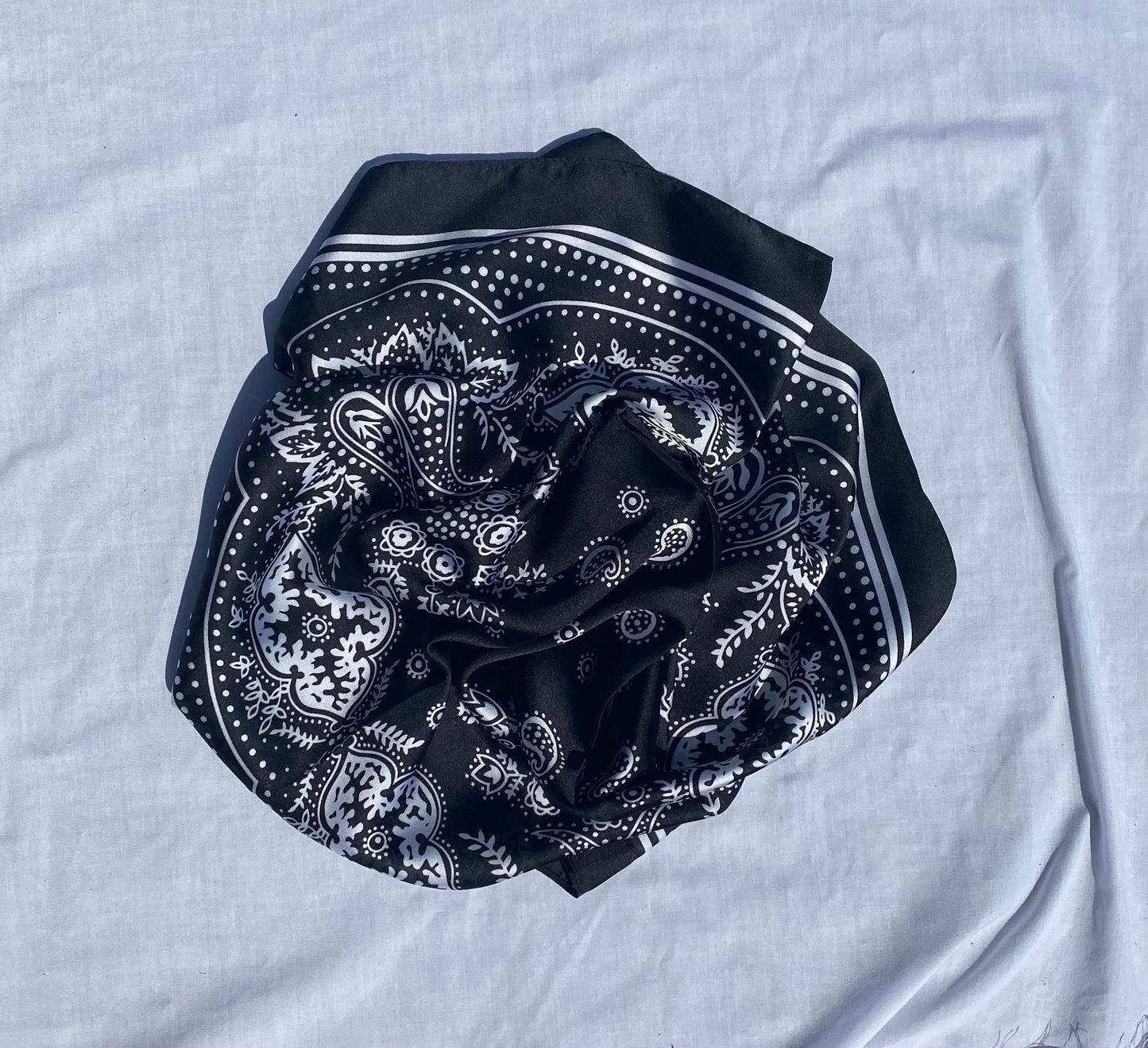 Silky scarf black